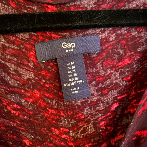 Gap tank top size medium - Picture 3 of 3